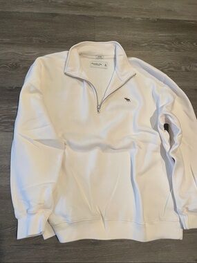 Abercrombie & Fitch Men’s White Half-Zip Pullover Sweatshirt
